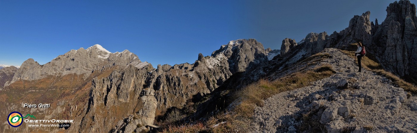 45 Salendo al Colle Garibaldi vista panoramica verso Grignone e Grignetta.jpg